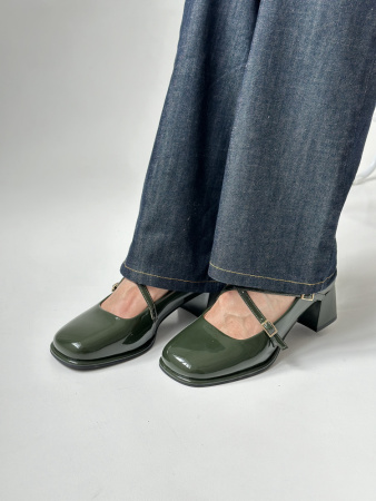 темно-зеленый